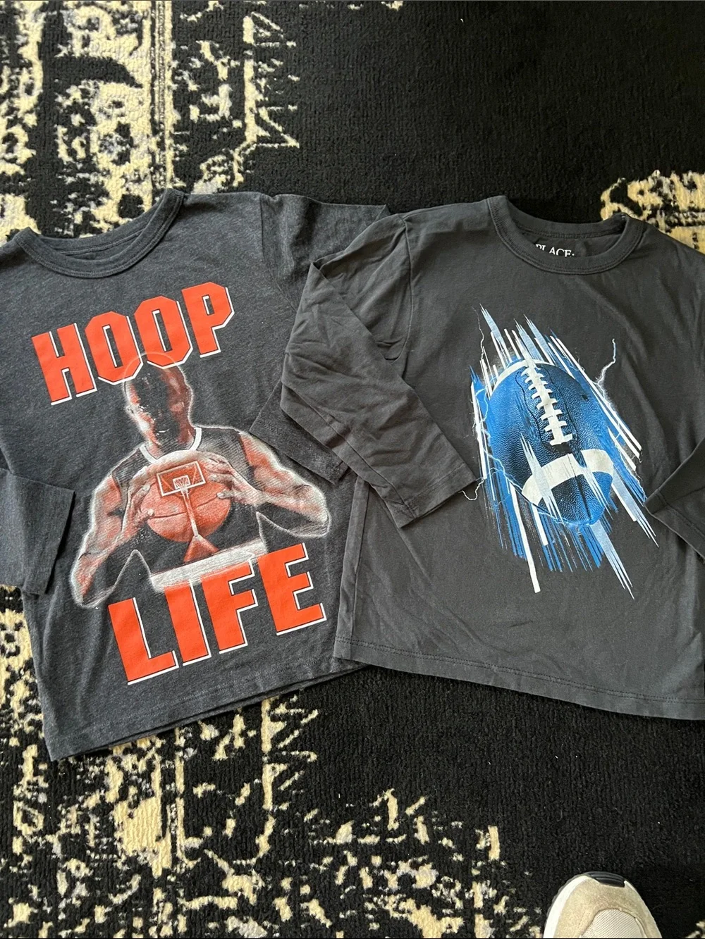 Boys Children’s place sports graphic long sleeve tee bundle size XS/4